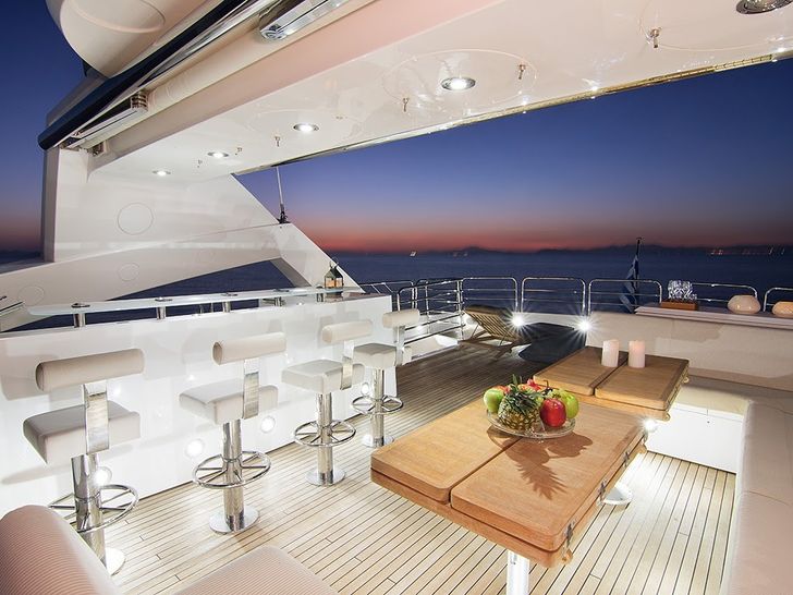 Pathos Sunseeker 40m Sundeck Bar Pathos Sunseeker 40m Sundeck Bar