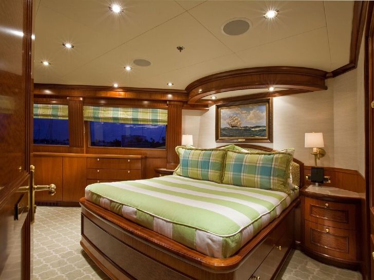 TCB Richmond 142 Luxury Motoryacht Guest Cabin