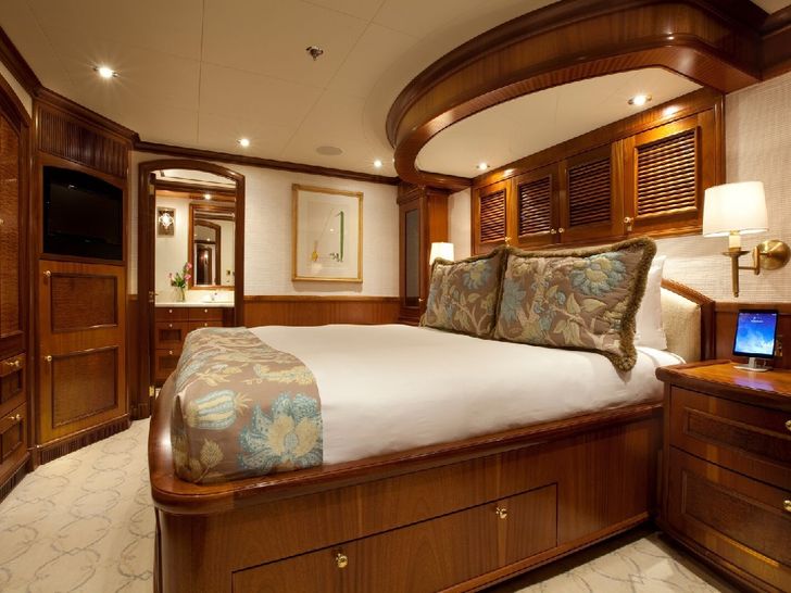 TCB Richmond 142 Luxury Motoryacht Guest Cabin