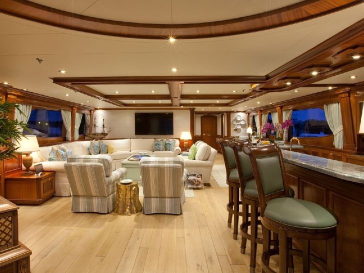 TCB Richmond 142 Luxury Motoryacht Sky Lounge