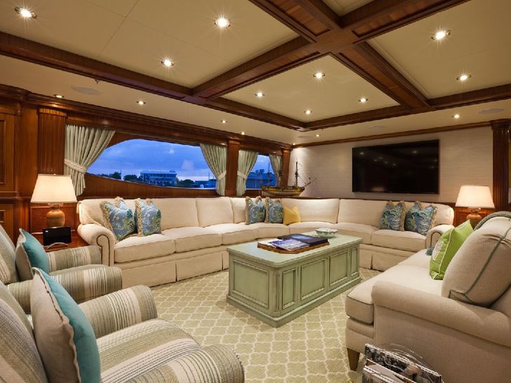TCB Richmond 142 Luxury Motoryacht Sky Lounge