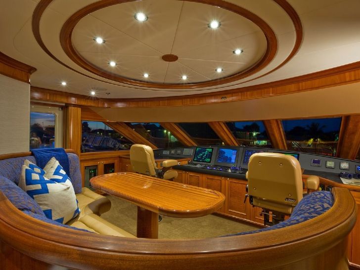 TCB Richmond 142 Luxury Motoryacht Bridge Seating