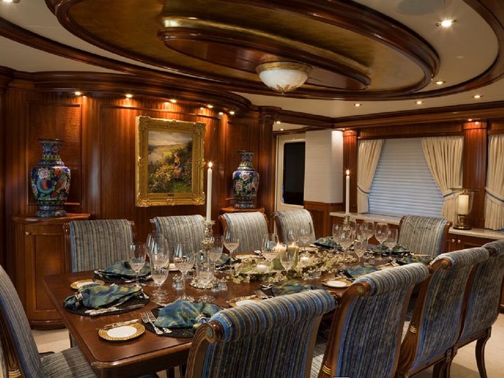 TCB Richmond 142 Luxury Motoryacht Dining