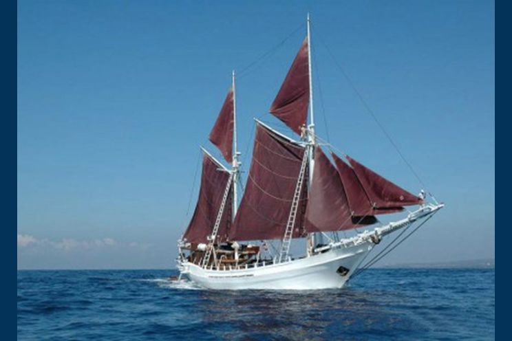 Charter Yacht Phinisi 40 KAT - 6 Cabins - Komodo and Raja Ampat,Indonesia