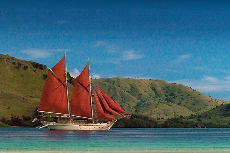 Charter Yacht Phinisi 50 - 5 Cabins - Komodo and Raja Ampat,Indonesia