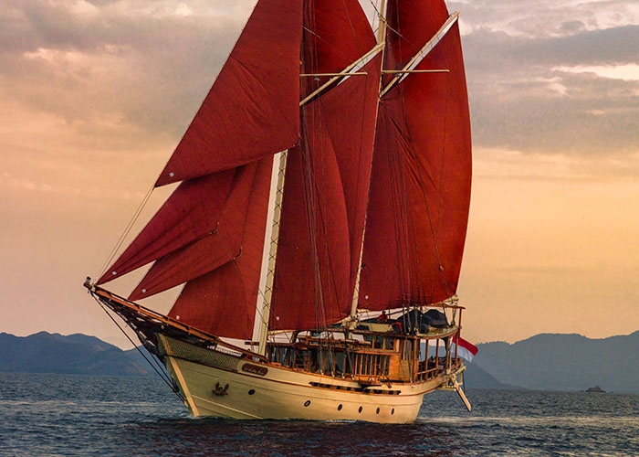 Phinisi 50 - 5 Cabins - Komodo and Raja Ampat,Indonesia