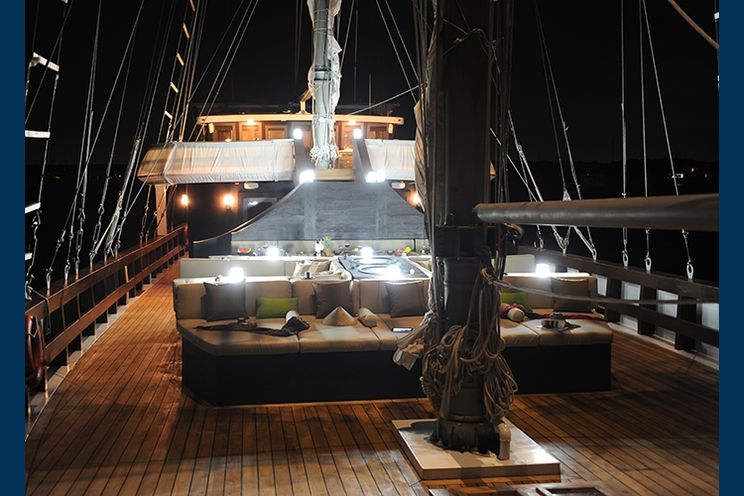 Charter Yacht Phinisi 53 - 7 Cabins - Bali,Lombok,Komodo,Raja Ampat,East Indonesia
