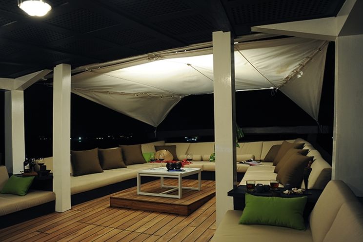 Charter Yacht Phinisi 53 - 7 Cabins - Bali,Lombok,Komodo,Raja Ampat,East Indonesia