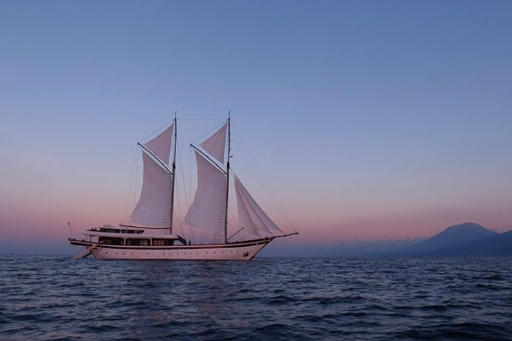 Charter Yacht Phinisi 53 - 7 Cabins - Bali,Lombok,Komodo,Raja Ampat,East Indonesia