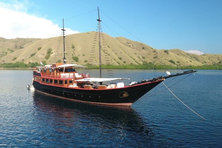 Charter Yacht PHINISI 42 SAM - 5 Cabins - Komodo,Raja Ampat - East Indonesia