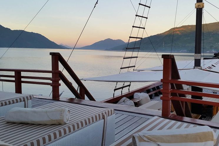 Charter Yacht PHINISI 42 SAM - 5 Cabins - Komodo,Raja Ampat - East Indonesia