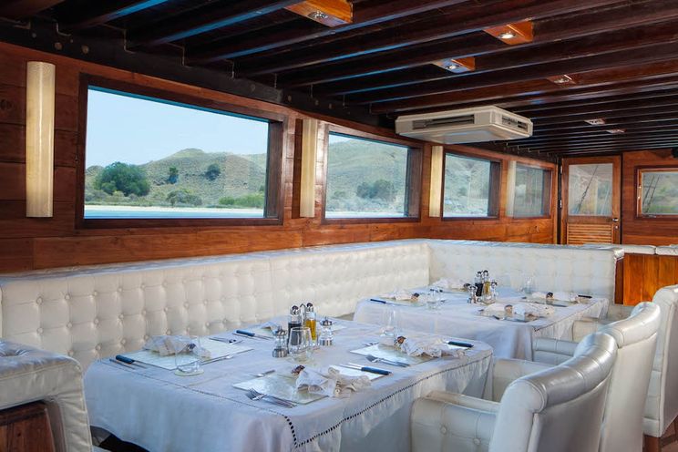 Charter Yacht PHINISI 42 SAM - 5 Cabins - Komodo,Raja Ampat - East Indonesia