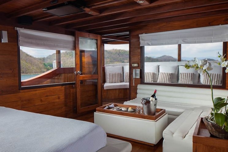 Charter Yacht PHINISI 42 SAM - 5 Cabins - Komodo,Raja Ampat - East Indonesia