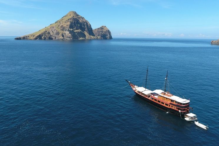 Charter Yacht PHINISI 42 SAM - 5 Cabins - Komodo,Raja Ampat - East Indonesia