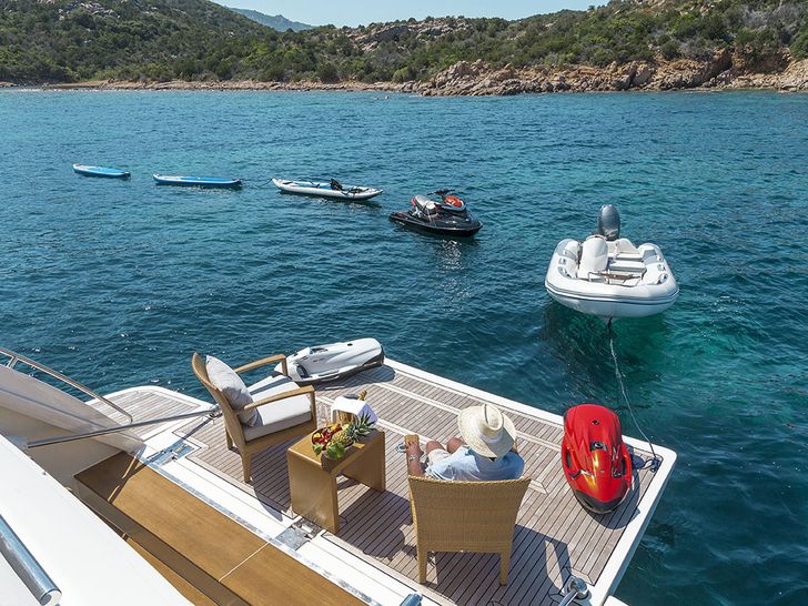 PORTHOS SANS ABRI Ferretti 881 - swim platform with water toys PORTHOS SANS ABRI Ferretti 881 - swim platform with water toys
