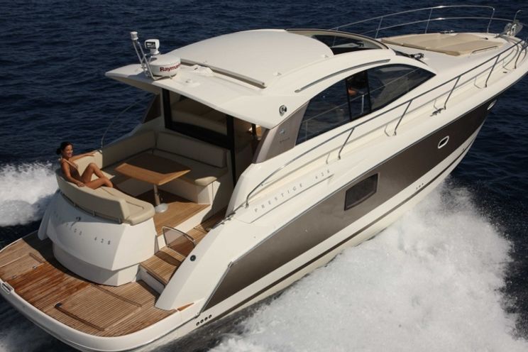 Charter Yacht Prestige 42s - 2 Cabins - St Tropez - St Maxime
