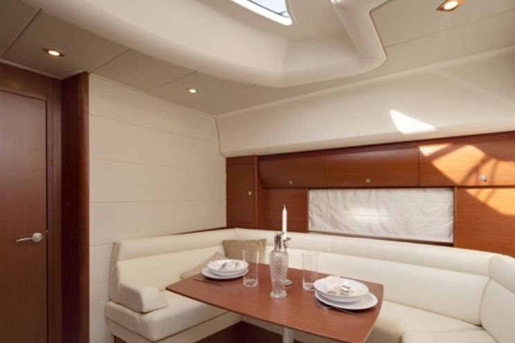 Charter Yacht Prestige 42s - 2 Cabins - St Tropez - St Maxime