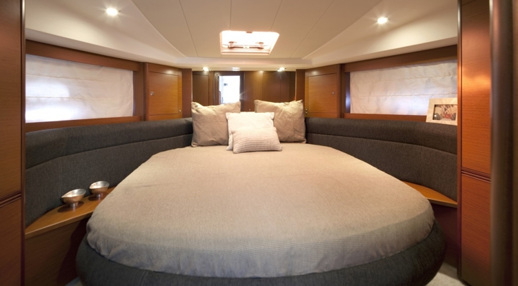 Charter Yacht Prestige 42s - 2 Cabins - St Tropez - St Maxime