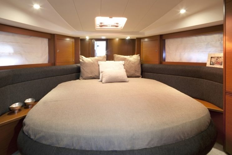 Charter Yacht Prestige 42s - 2 Cabins - St Tropez - St Maxime