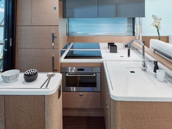 Prestige 500 Fly - Kitchen