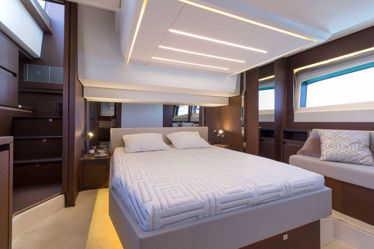 Charter Yacht Prestige 520 - Day Charter - 2019 - Cannes - Saint Tropez - Monaco