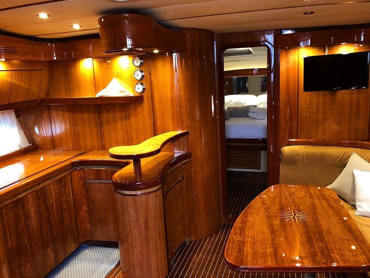 saloon saloon