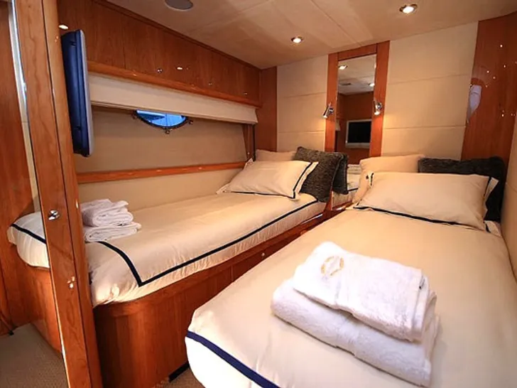 Twin cabin Twin cabin