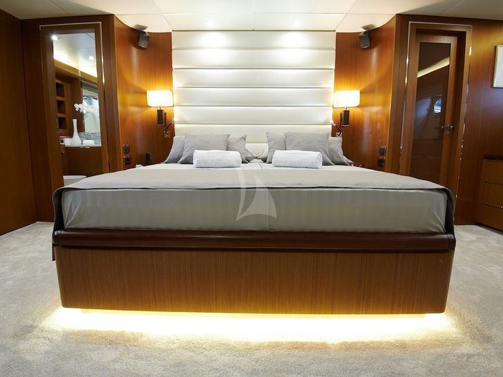 PRINCESS LONA master cabin