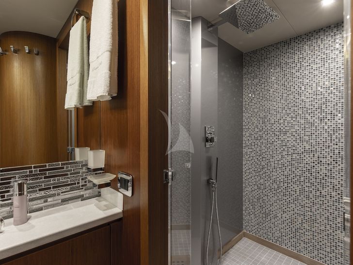 PRINCESS LONA master ensuite