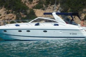 Princess V42 - Day Charter - St Tropez - Port Grimaud - Cogolin Princess V42 - Day Charter - St Tropez - Port Grimaud - Cogolin
