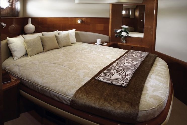 Charter Yacht Princess V58 - 2 Cabins - Cannes - Antibes - St Tropez