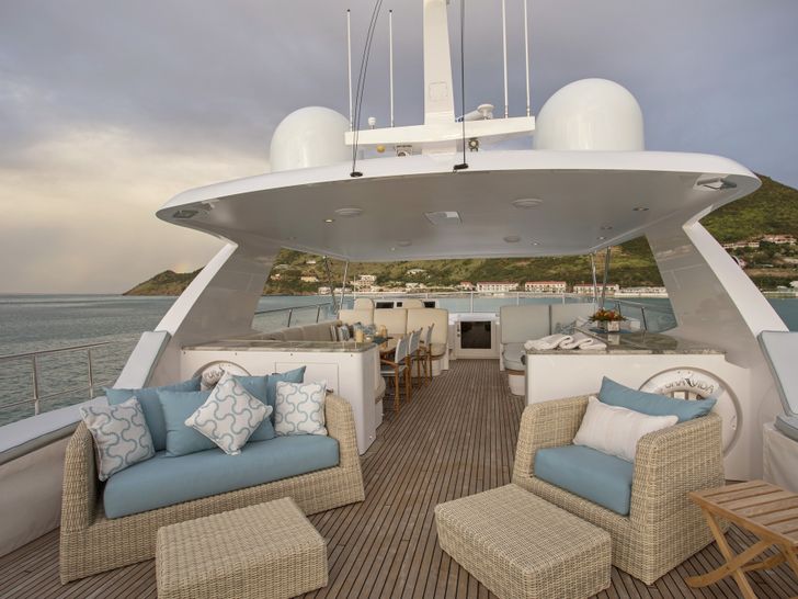 PURA VIDA Upper Sundeck