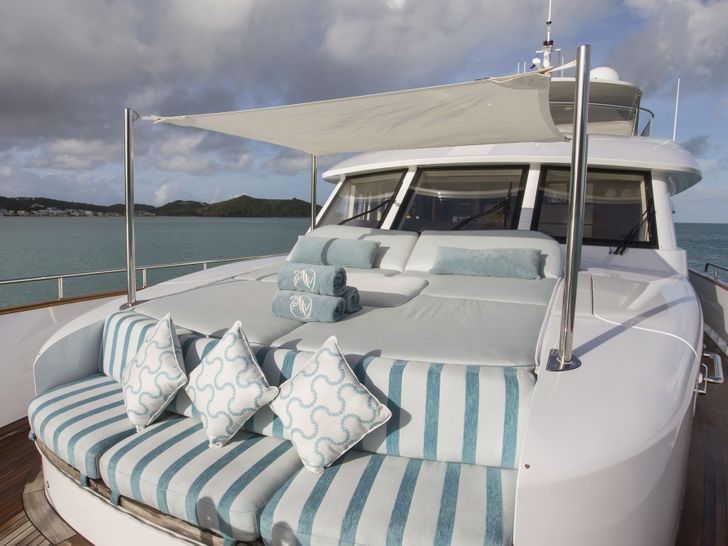 PURA VIDA Foredeck