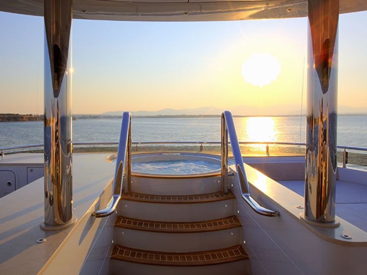 QUARANTA Curvelle 34m Luxury Superyacht Sunset Views