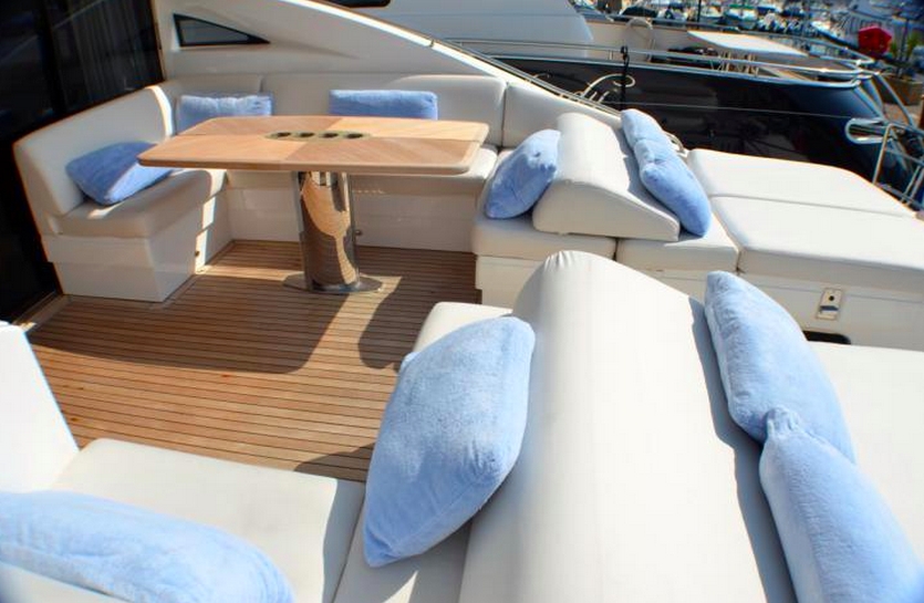 Charter Yacht R&B - Princess V70 - St Tropez - Cogolin - Port Grimaud - St Maxime
