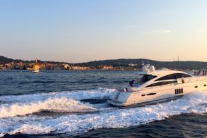 R&B - Princess V70 - St Tropez - Cogolin - Port Grimaud - St Maxime R&B - Princess V70 - St Tropez - Cogolin - Port Grimaud - St Maxime