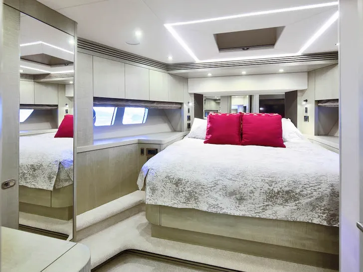 RAOUL W Sunseeker 75 Yacht - VIP cabin RAOUL W Sunseeker 75 Yacht - VIP cabin