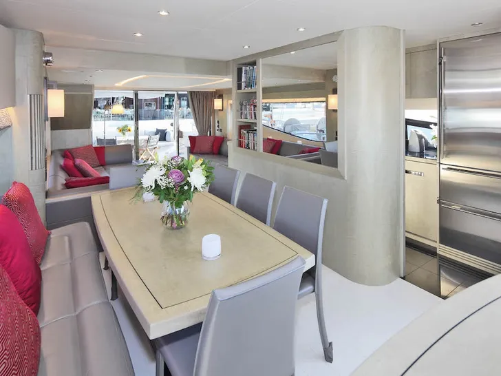RAOUL W Sunseeker 75 Yacht - indoor dining area RAOUL W Sunseeker 75 Yacht - indoor dining area
