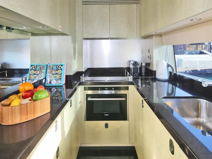 RAOUL W Sunseeker 75 Yacht - galley RAOUL W Sunseeker 75 Yacht - galley