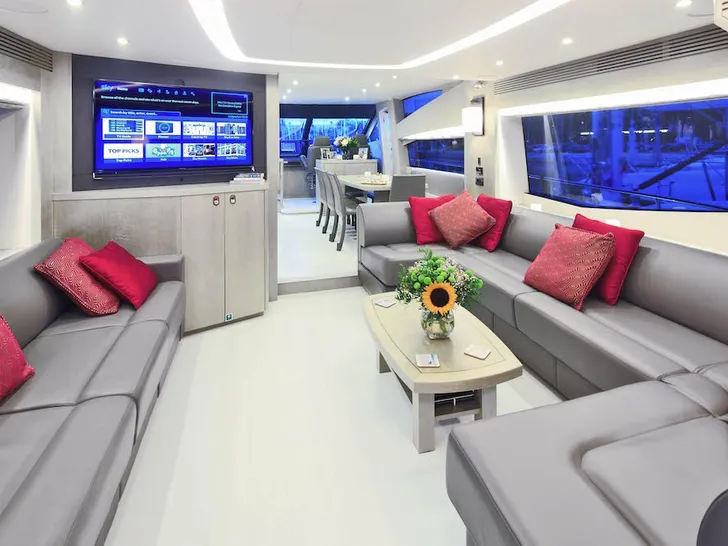 RAOUL W Sunseeker 75 Yacht - saloon RAOUL W Sunseeker 75 Yacht - saloon