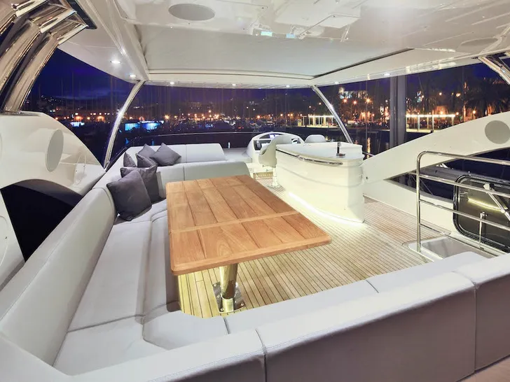 RAOUL W Sunseeker 75 Yacht - flybridge RAOUL W Sunseeker 75 Yacht - flybridge