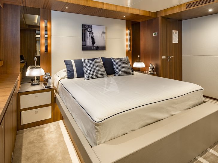 Rarity_Antibes Rarity_Antibes