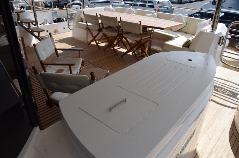 Charter Yacht RAY III - Sunseeker 28m - 4 Cabins - Cannes - Monaco - St Tropez