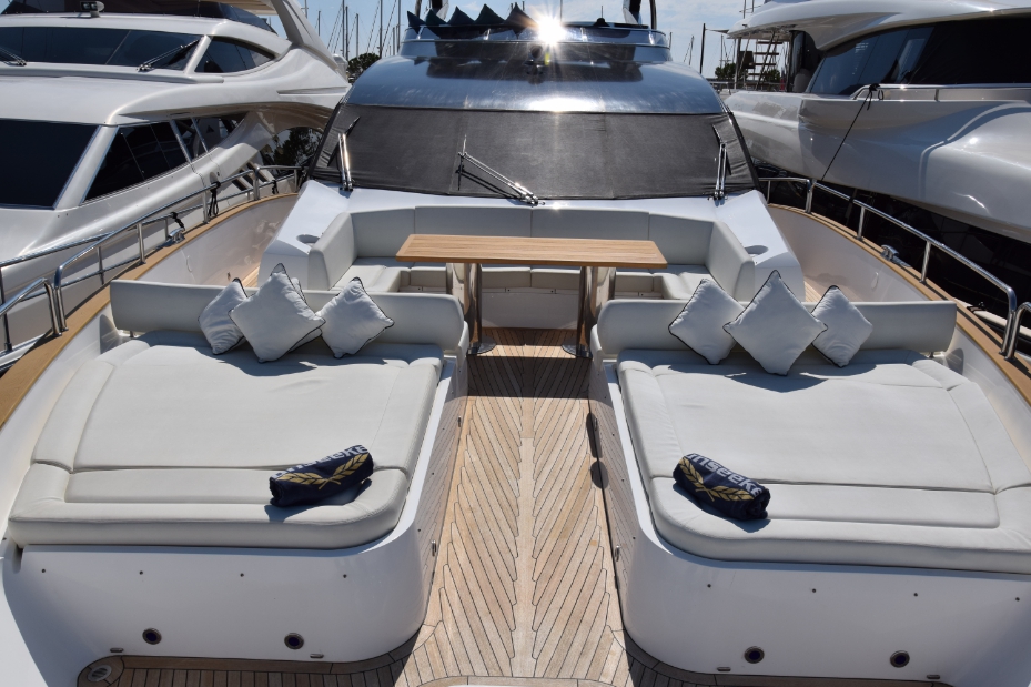 Charter Yacht RAY III - Sunseeker 28m - 4 Cabins - Cannes - Monaco - St Tropez