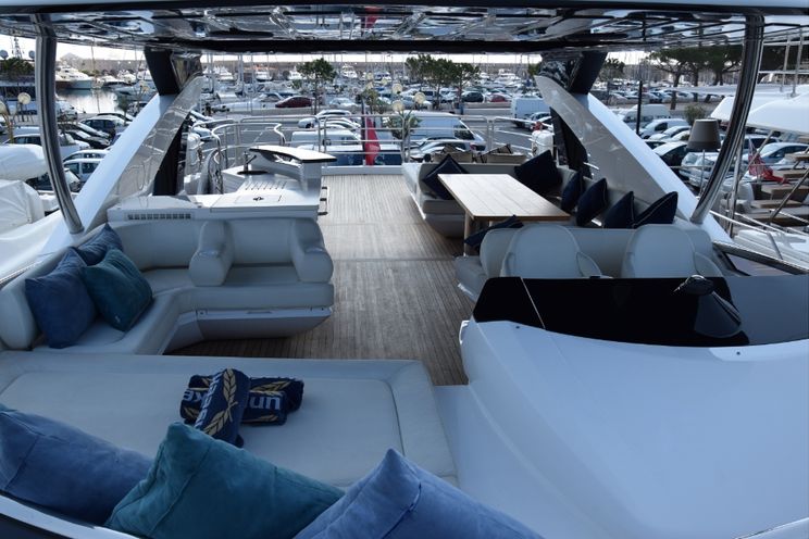 Charter Yacht RAY III - Sunseeker 28m - 4 Cabins - Cannes - Monaco - St Tropez