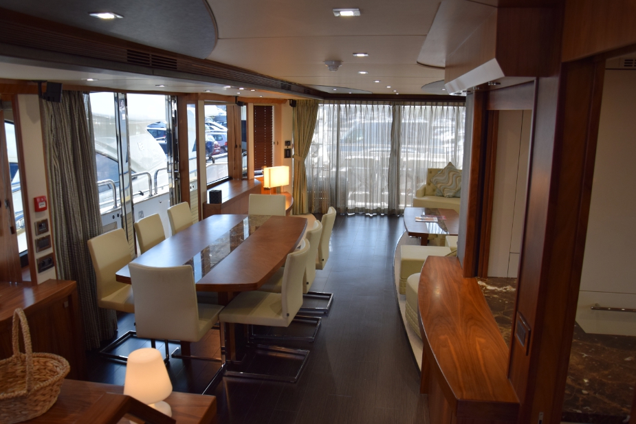 Charter Yacht RAY III - Sunseeker 28m - 4 Cabins - Cannes - Monaco - St Tropez