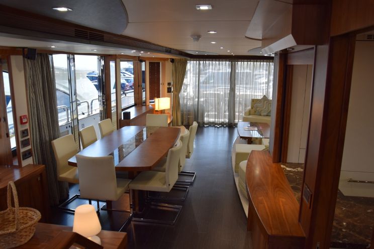 Charter Yacht RAY III - Sunseeker 28m - 4 Cabins - Cannes - Monaco - St Tropez