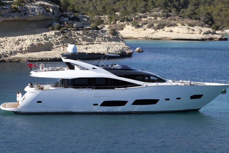 Charter Yacht RAY III - Sunseeker 28m - 4 Cabins - Cannes - Monaco - St Tropez