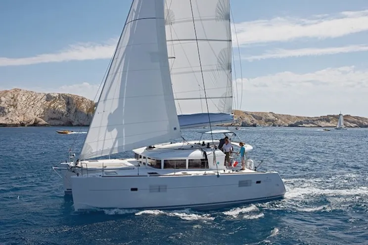 Charter Yacht RAYVES - Lagoon 400 S2 - 6 Cabins - Tortola - Virgin Gorda