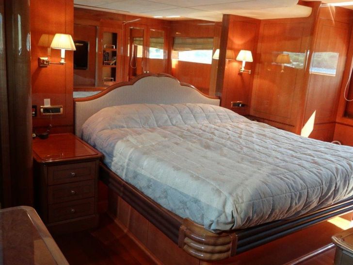 REBECCA V Benetti Legend 85 - master cabin REBECCA V Benetti Legend 85 - master cabin